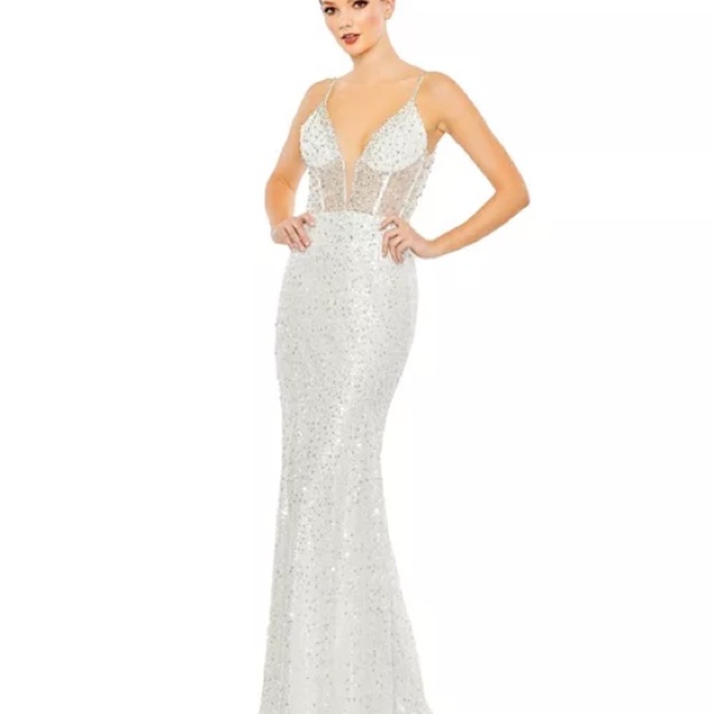 NWT Mac Duggal White Sleeveless Plunge Trumpet Dress - Size 4